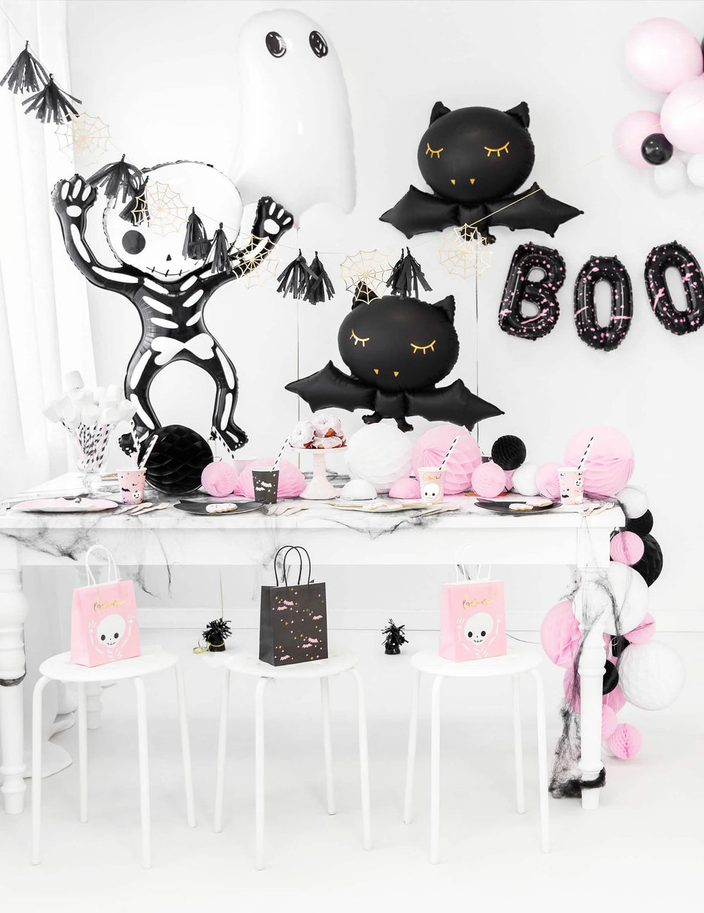 halloween parti asztali dekoráció fóliás lufival és szellemmel