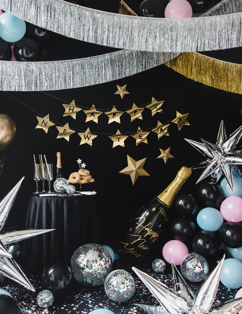 Mise en scène festive du ballon en aluminium géant bouteille Happy New Year