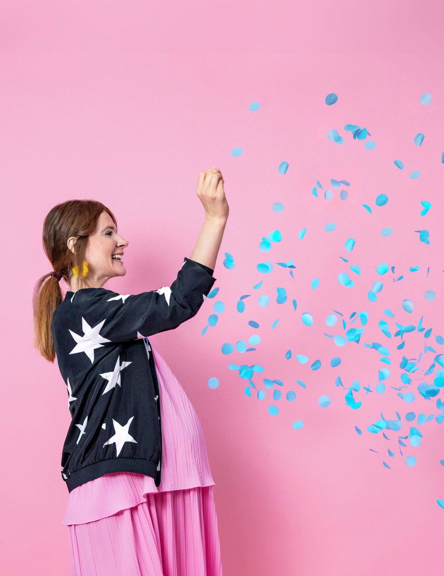 Óriás latex lufi fiúnak vagy lánynak kék konfettivel, 1m, babaváró bulira