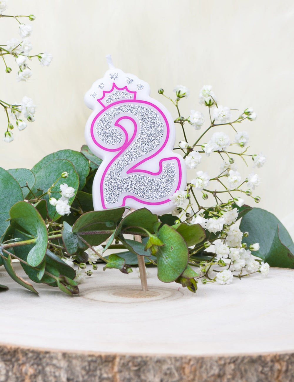 Mise en scène décorative de la bougie d'anniversaire chiffre 2 princesse