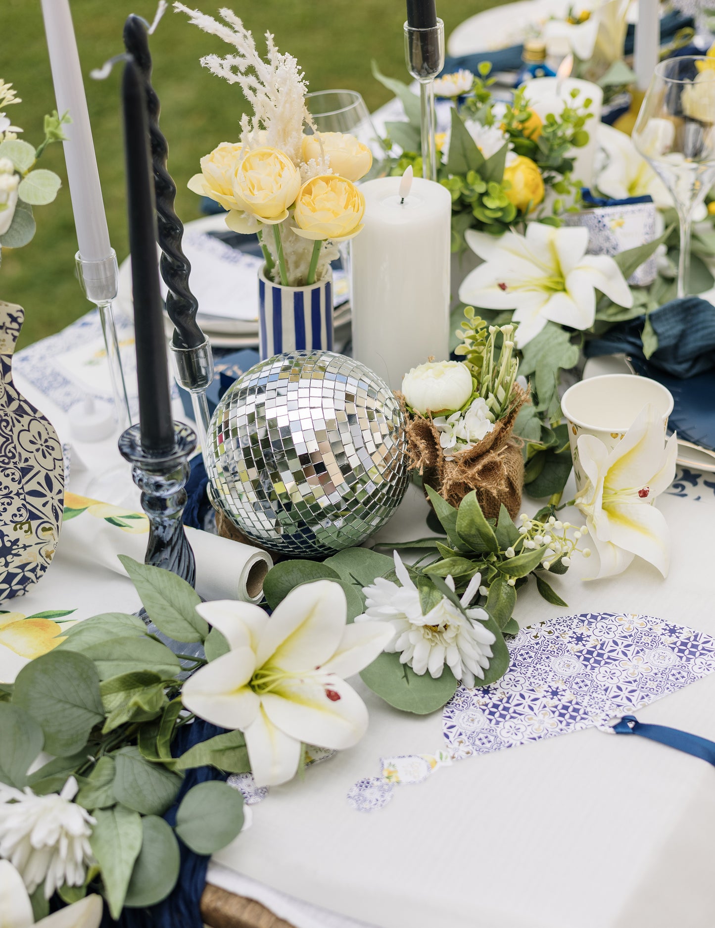 Függőző tükrös üveg diszkógömb, ezüst, 16cm, rakásolható, diszkó dekoráció