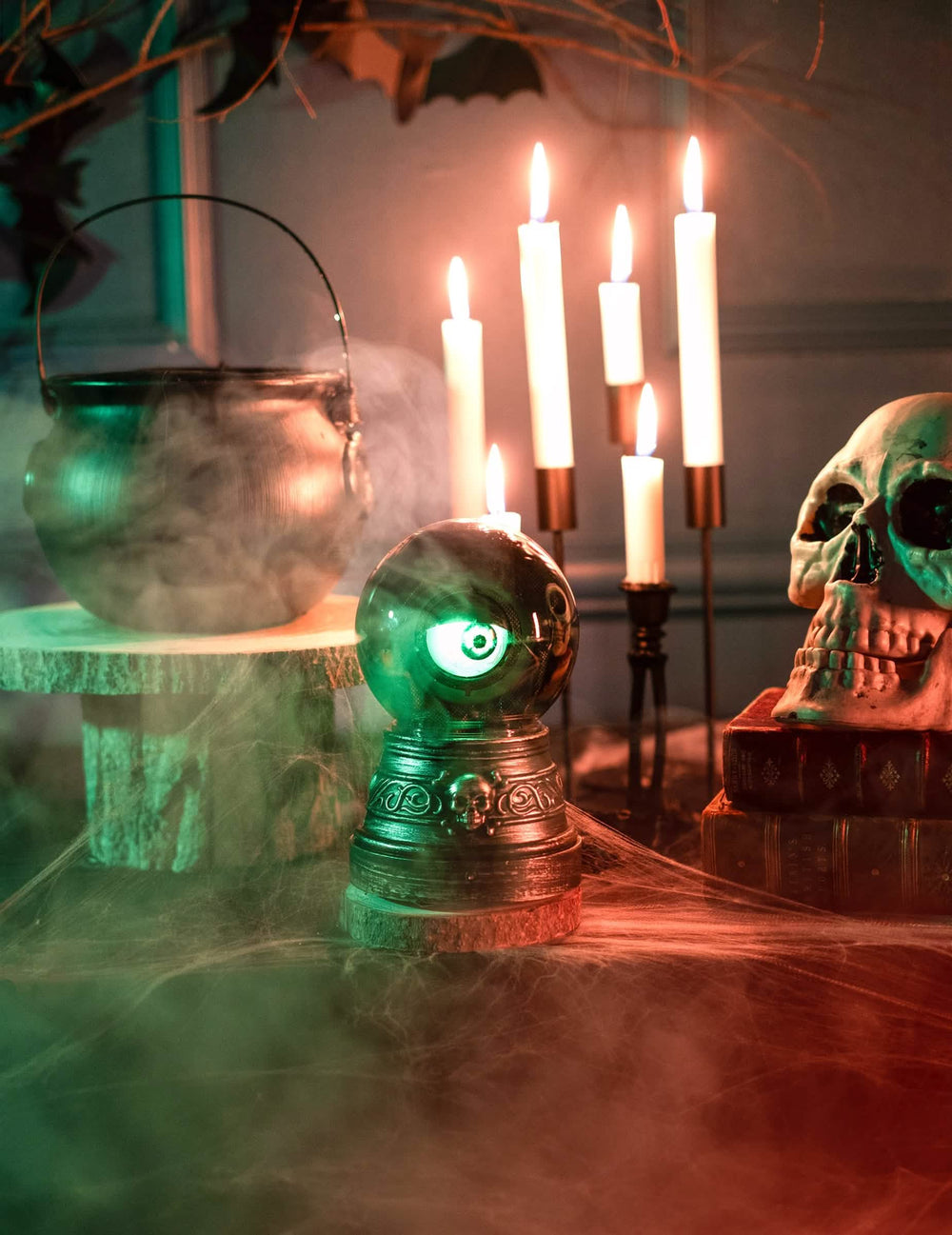 halloween hangulatba helyezve az animált kristálygömb-szemet