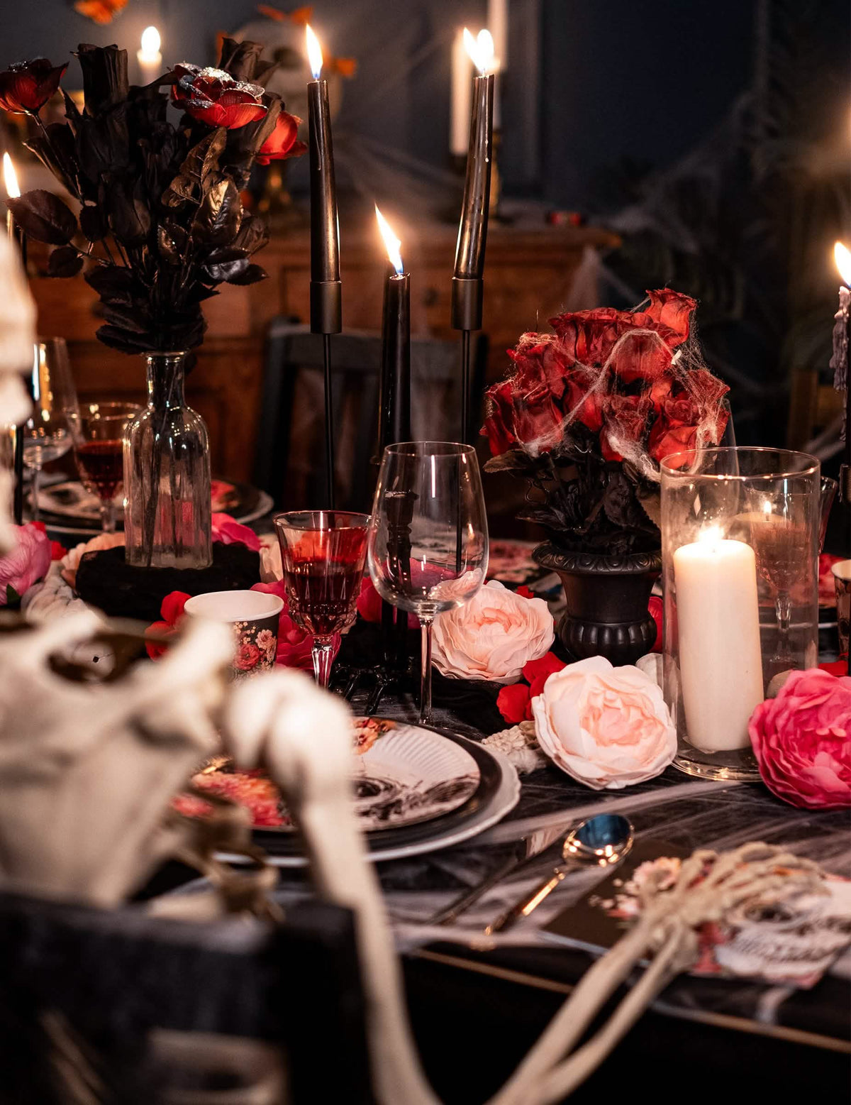 halloween rózsacsokor dekorációhoz, piros, pókhálóval