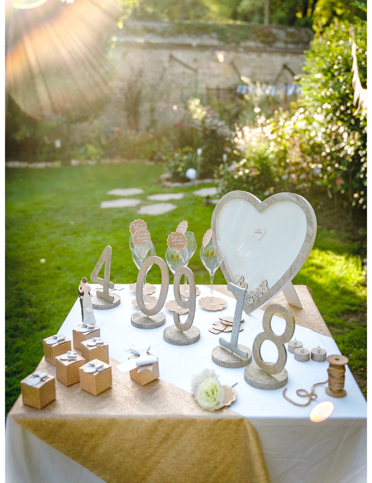 Vendégkönyv réz csillámos kerettel és fa szívekkel, 37 x 40 cm cm