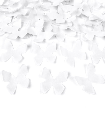 Gros plan sur les confettis en forme de papillon du canon à confettis papillons blancs