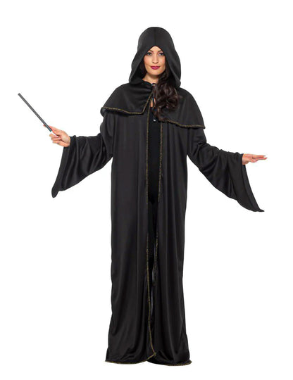 Vue de face avec baguette magique de la cape étudiant sorcier pour homme