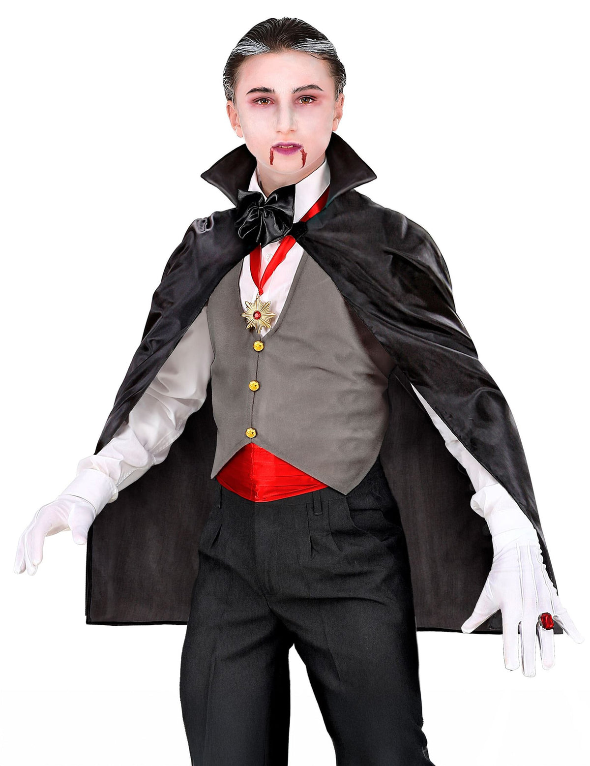 Vue de face de la cape pour enfant noire avec col