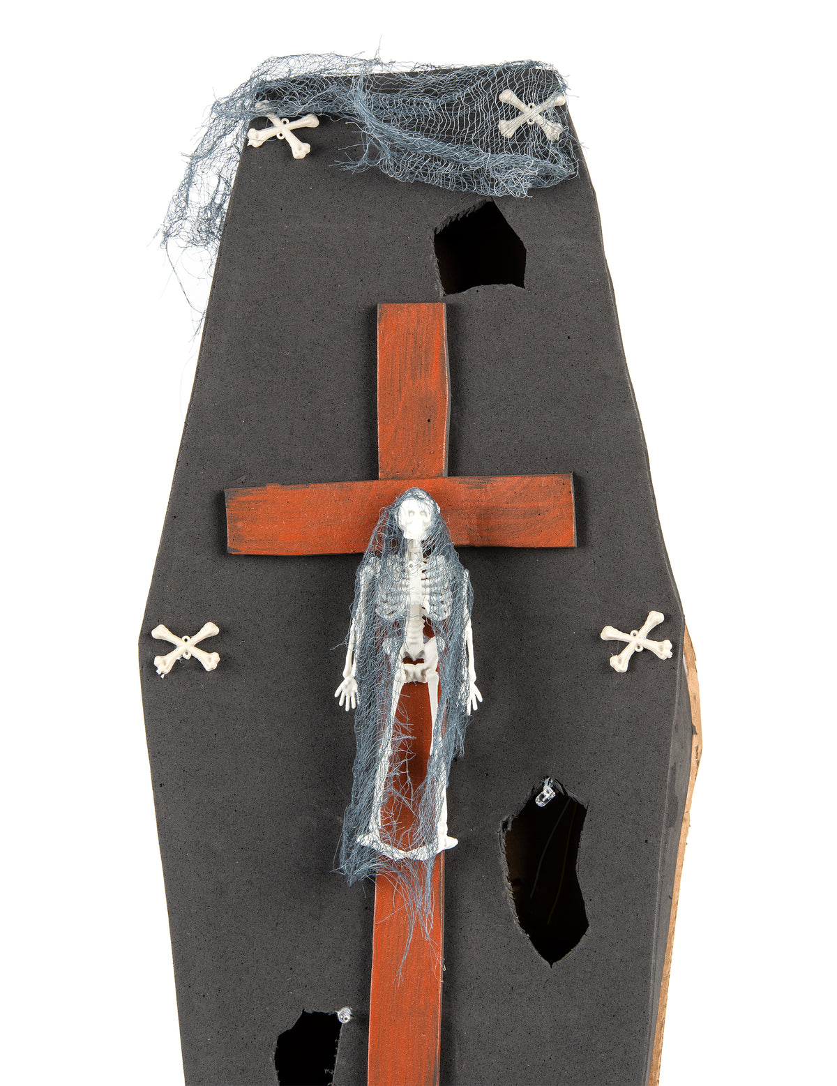 Gros plan sur le squelette et la croix du cercueil avec croix Halloween