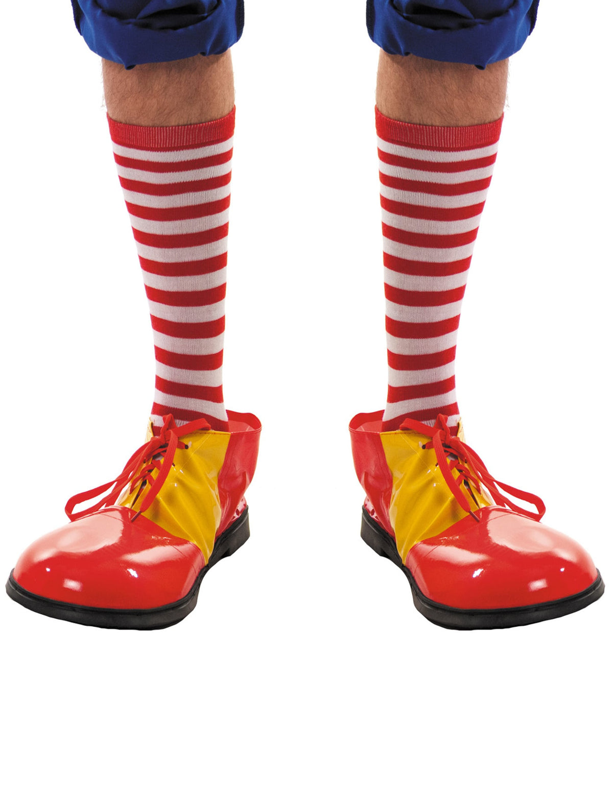 Mise en situation avec des chaussures de clown des chaussettes rayées pour adulte rouges et blanches