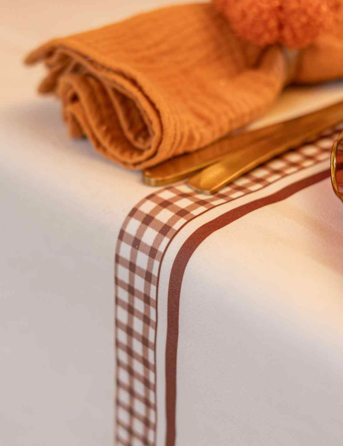 Őszi csokor asztali futó krém és gesztenyebarna szövetből 28 cm x 3 m
