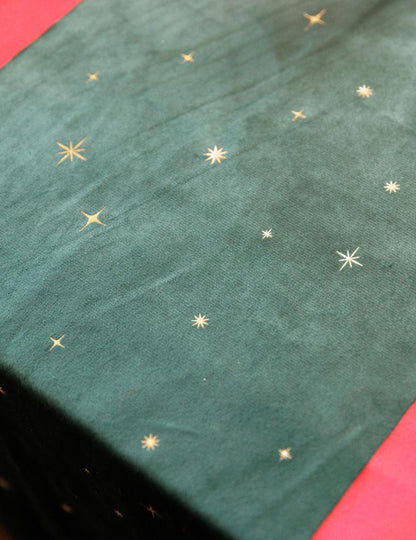 Chemin de table étoiles velours vert anglais et or 28 cm x 3 m