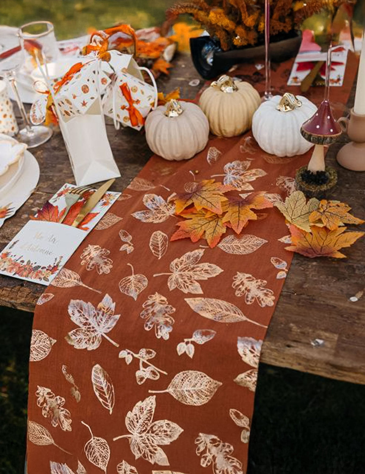 Mise en situation du chemin de table feuilles d'automne