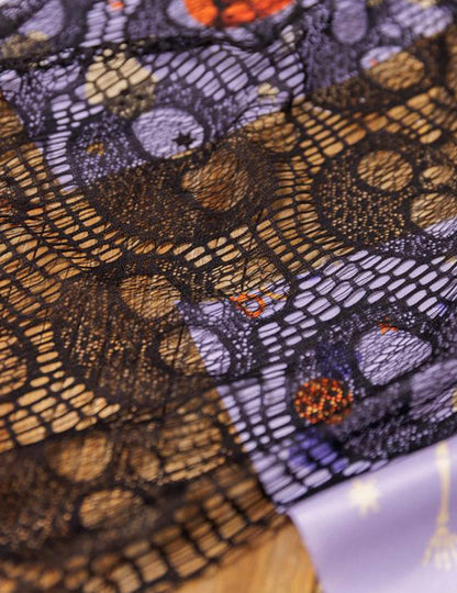 Fekete csipke halálfejes asztali futó 28 cm x 3 m