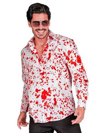 Véres fehér inges férfi