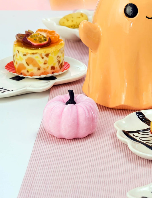 Pasztellrózsaszín, bársonyhatású dekoratív Summerween tök 7 x H 4 és 7 cm között