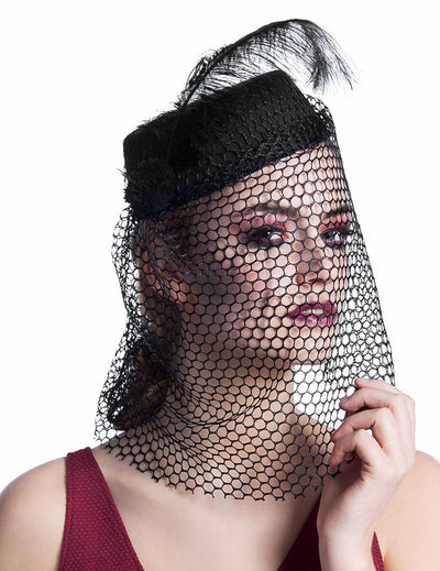 Coiffe de veuve noire pour femme noire avec voilette et plume