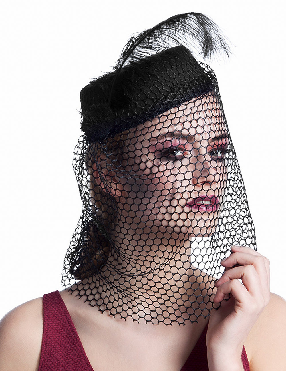 Coiffe de veuve noire pour femme noire avec voilette et plume