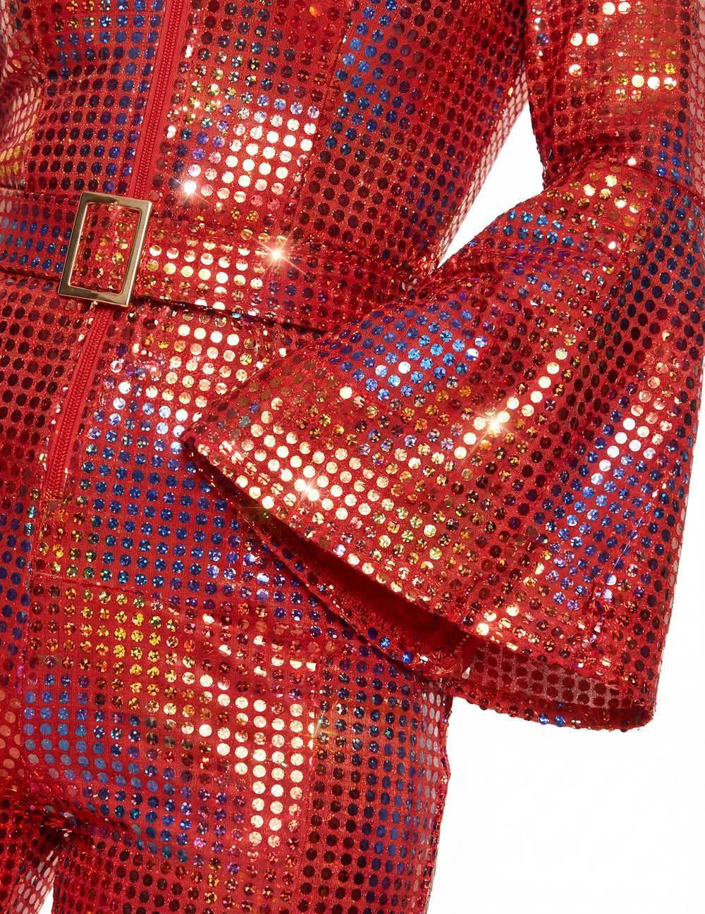 Détail des sequins et de la manche évasée de la combinaison disco pour femme