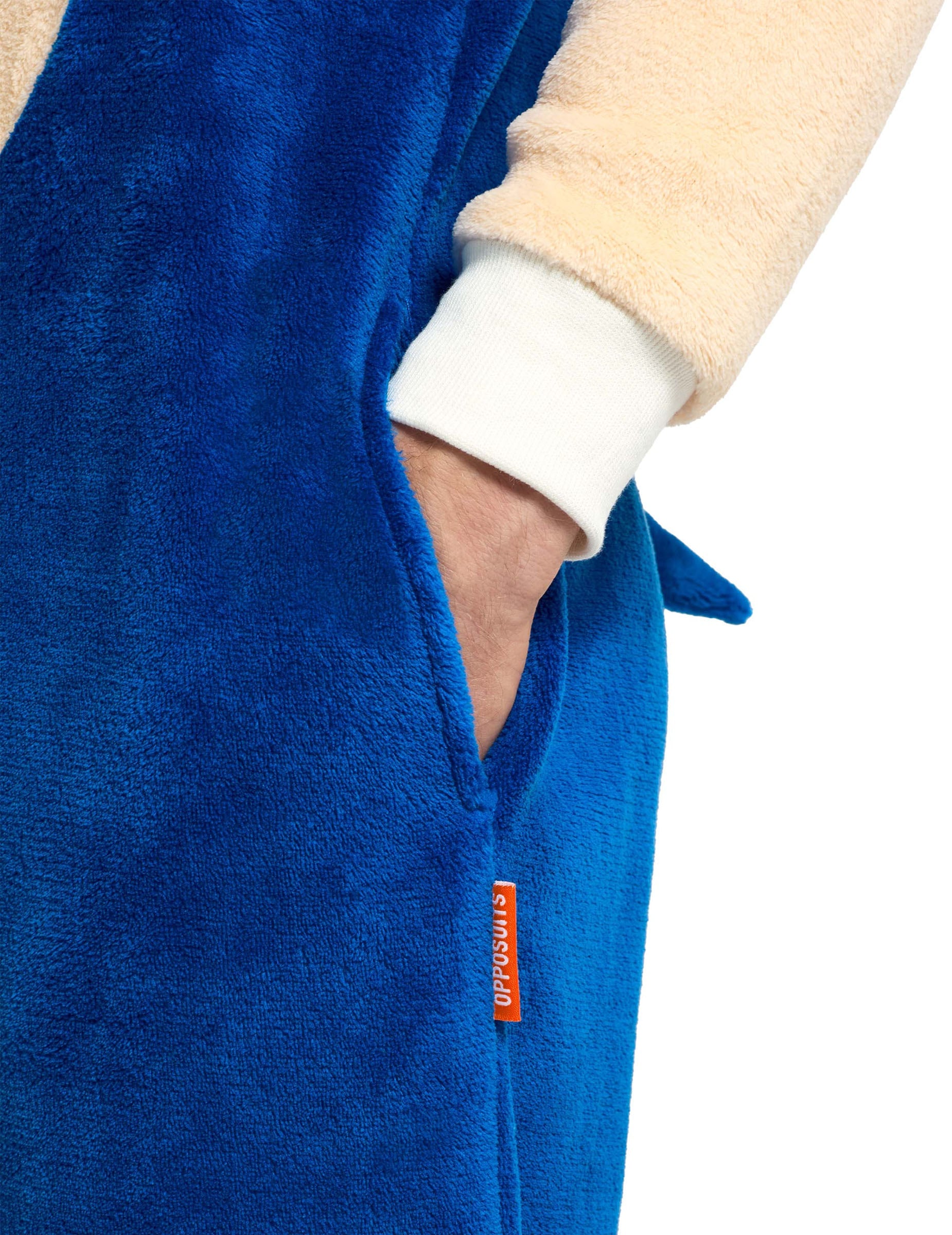 Détail de la poche de la combinaison Sonic le hérisson pour adulte