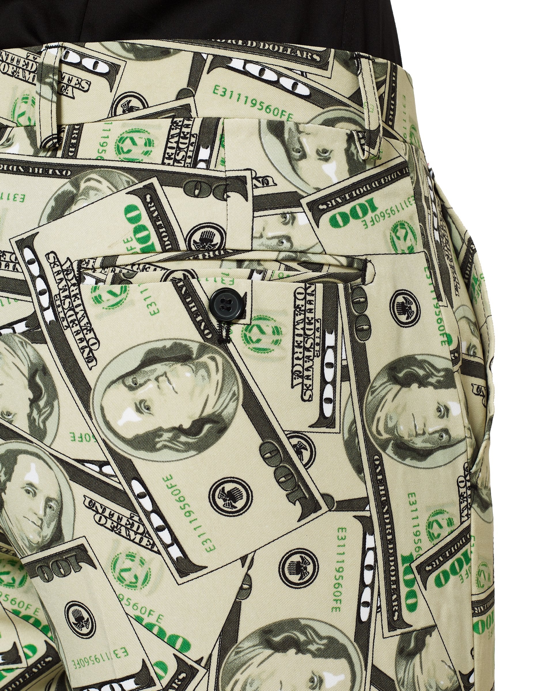 Gros plan sur la poche arrière du pantalon du costume Mr. Cashanova