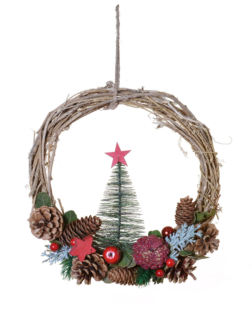 Couronne à suspendre sapin nature traditionnelle en osier avec pommes de pin et étoiles rouges