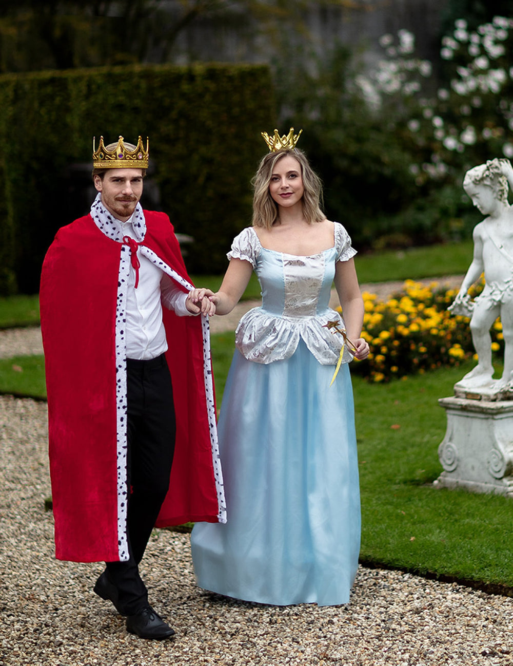 Porté en duo de la couronne de roi pour adulte