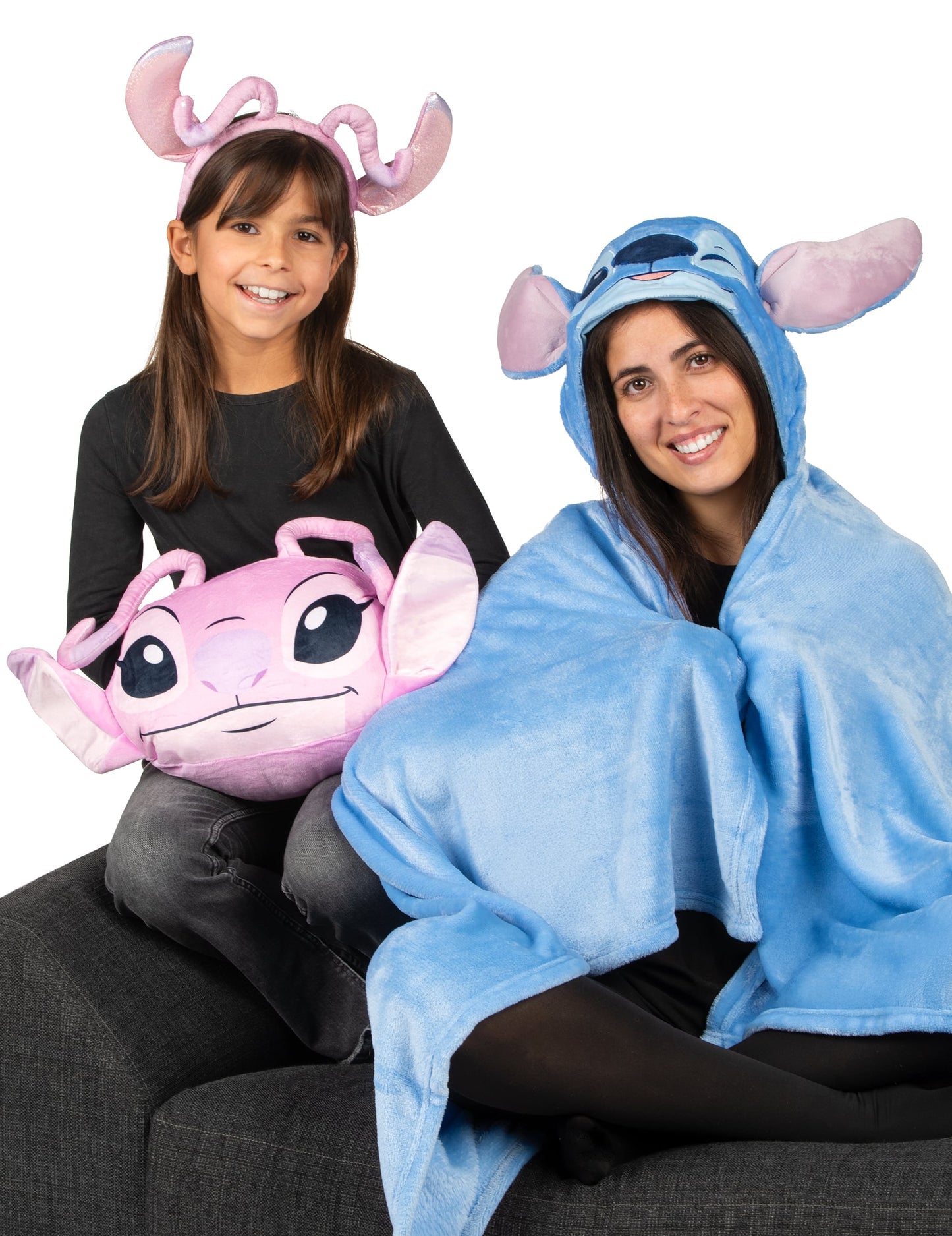 Mise en situation du coussin cocooning en forme de tête Angel Lilo & Stitch