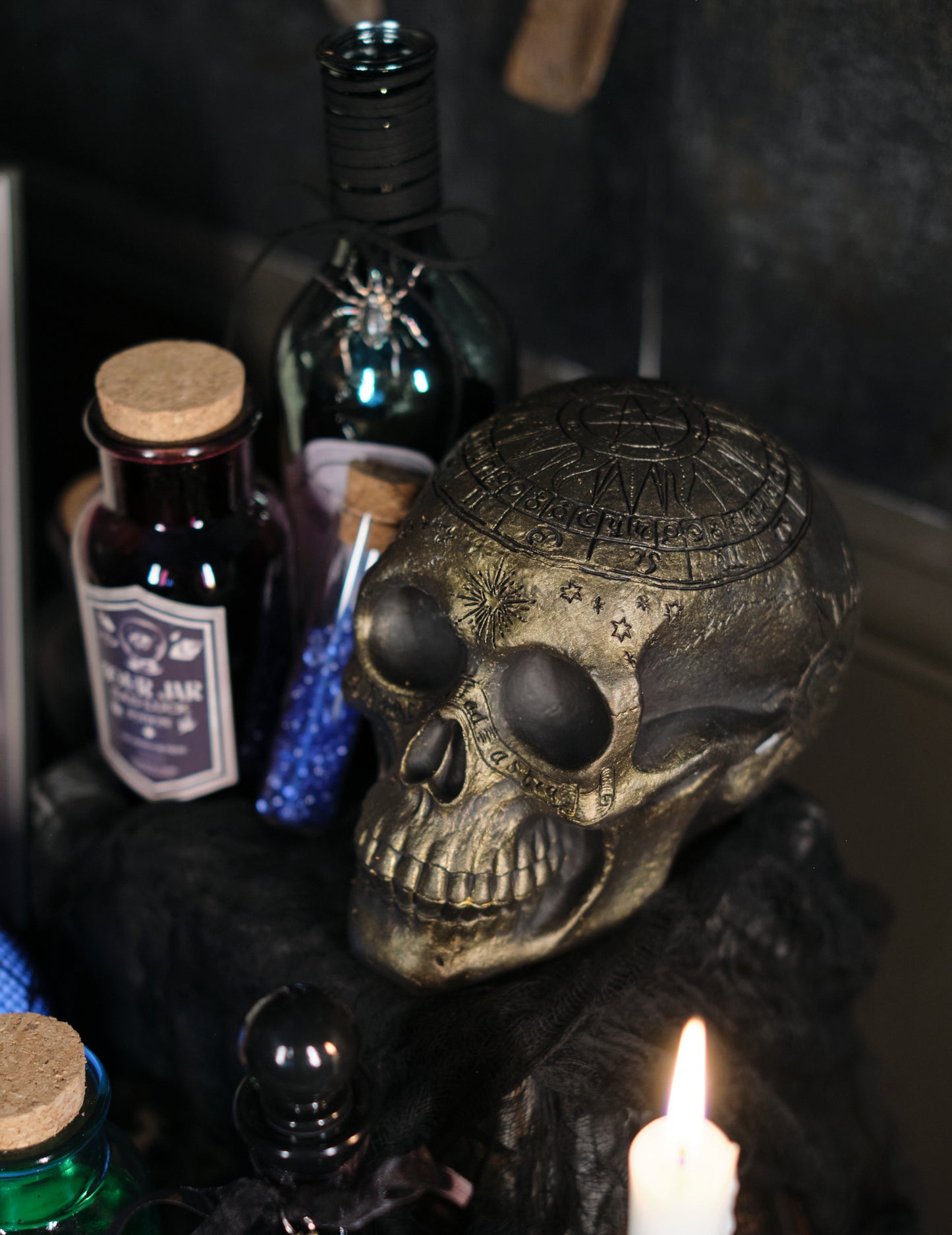 Csontváz koponya arany pentagrammal