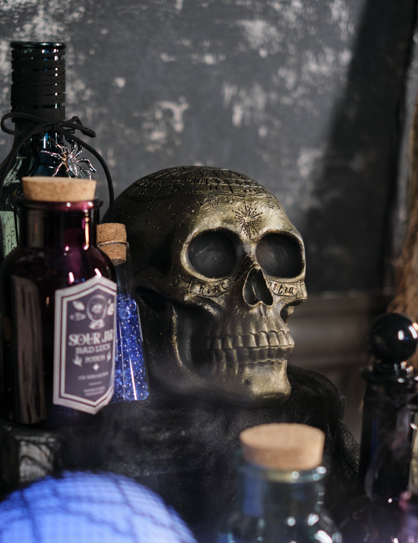 Csontváz koponya arany pentagrammal