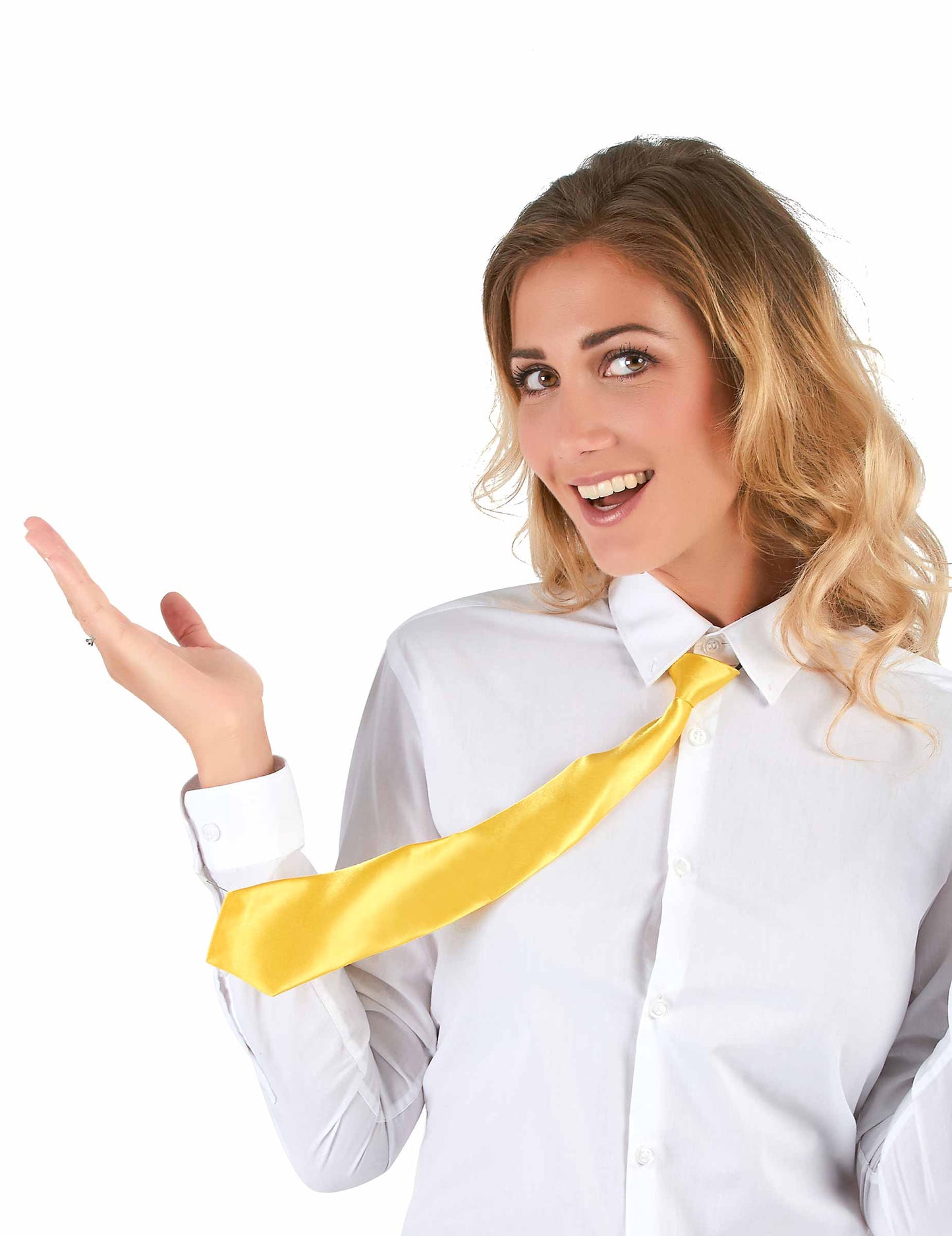 A felnőtt fluoreszkáló sárga nyakkendő viselése