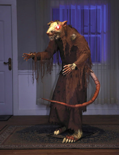 Vue de profil de la décoration animée rat terrifiant yeux rouges
