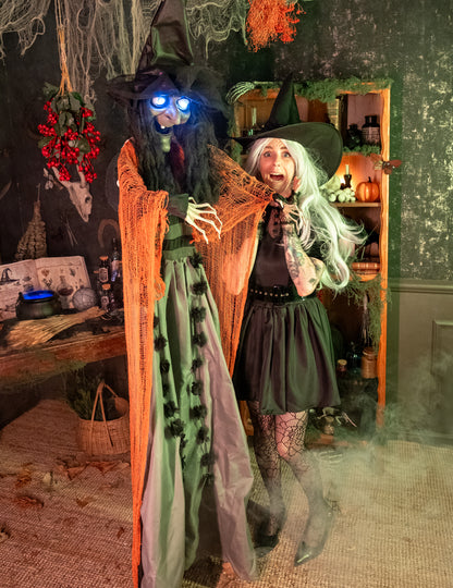 Animált, hanggal és fénnyel függő boszorkánydekoráció 183 cm