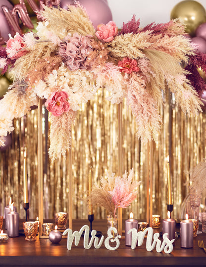 Mr. és Mrs. fa dekoráció arany csillámporral, 50 x 10 cm esküvőre