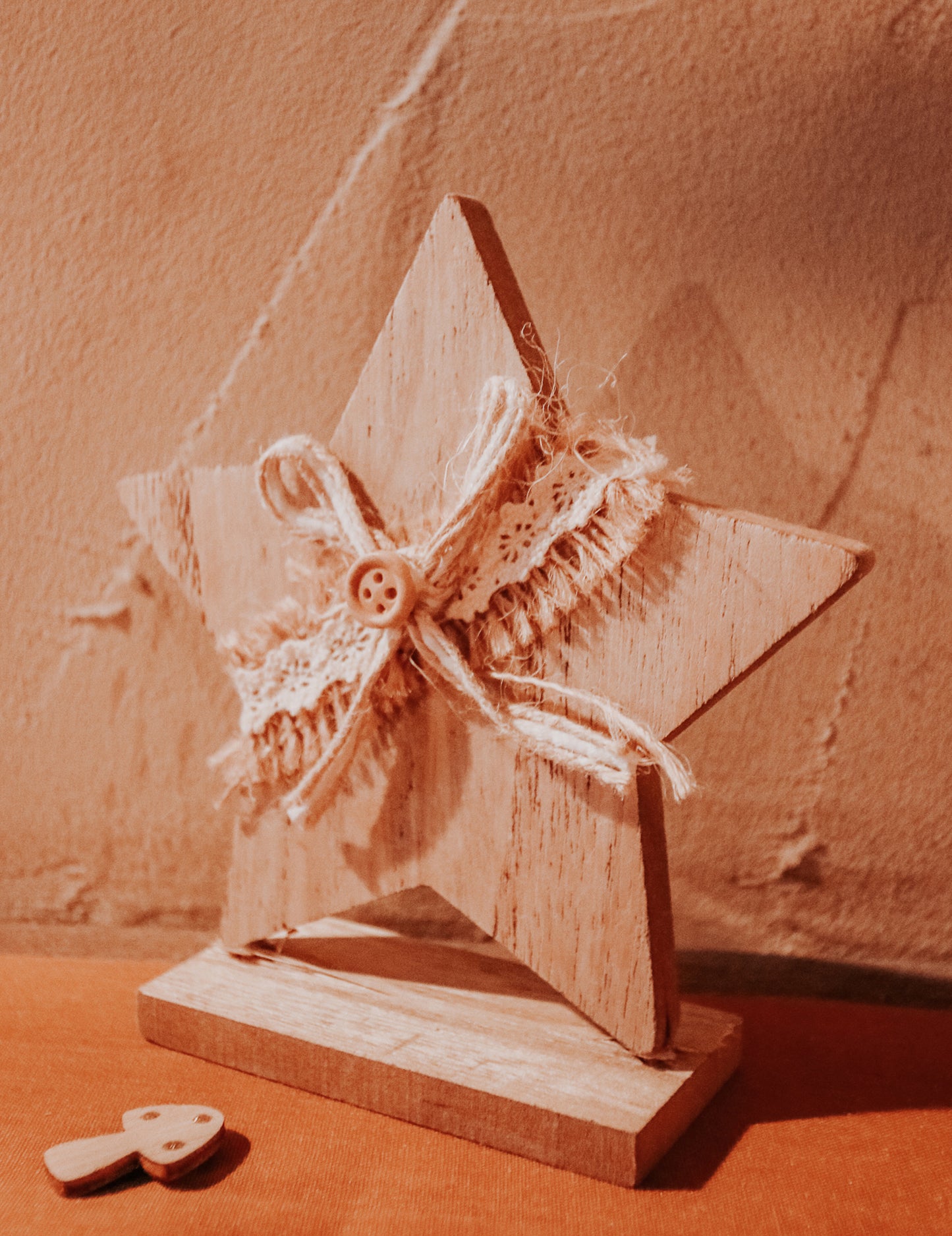 Fa dekoráció csillag juta és csipke 13 cm 