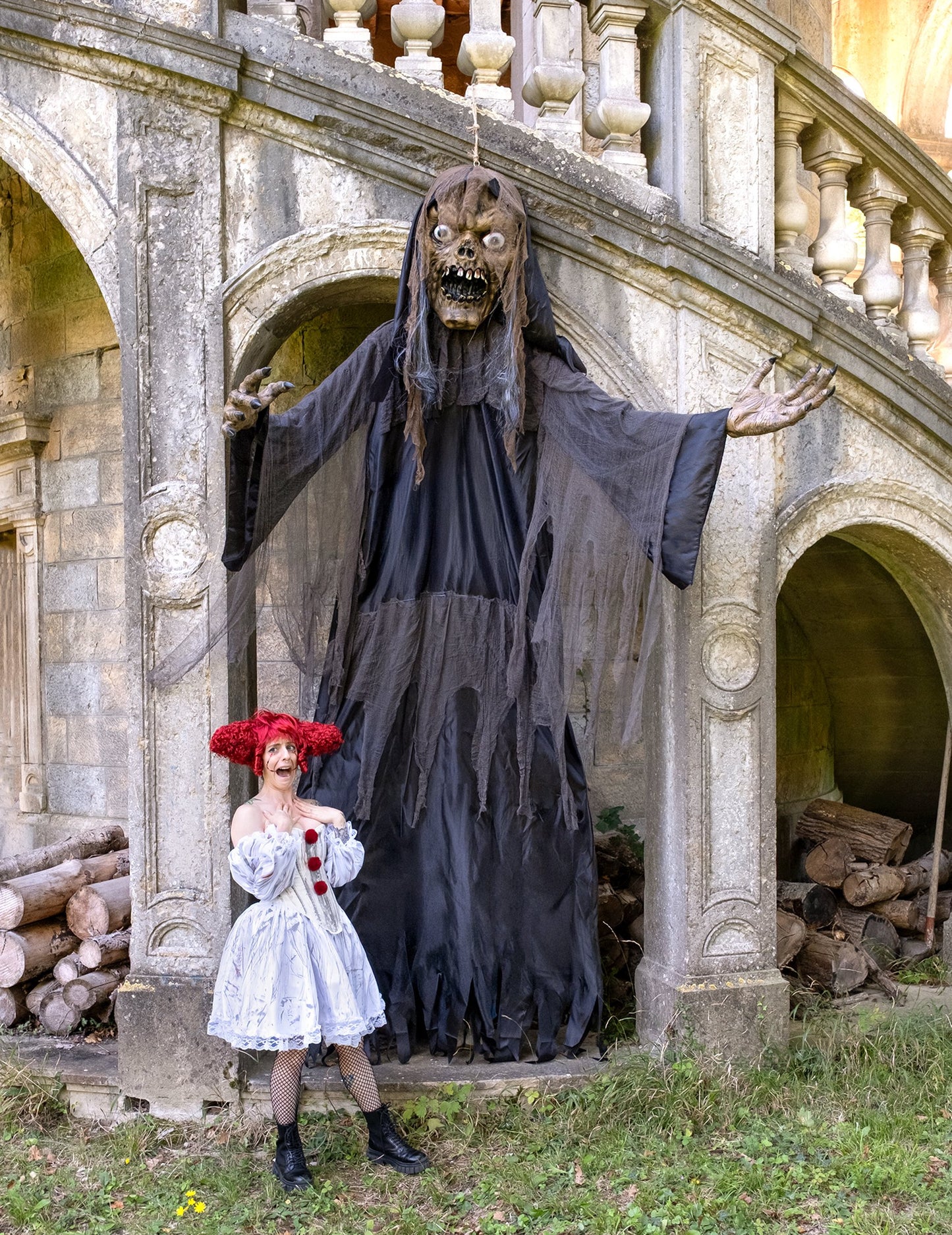Óriás halloweeni dekoráció: függő boszorkány/zombi, 3,50 m