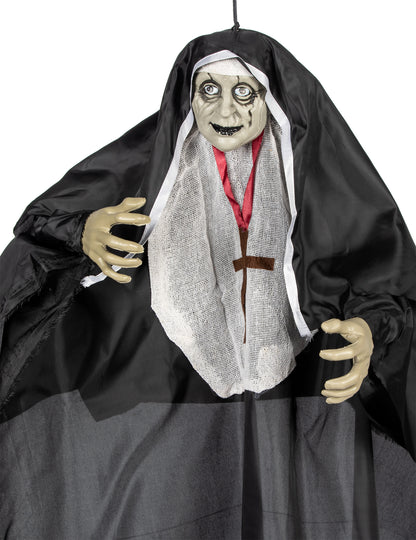 Gros plan sur le visage et les mains de la décoration lumineuse religieuse zombie