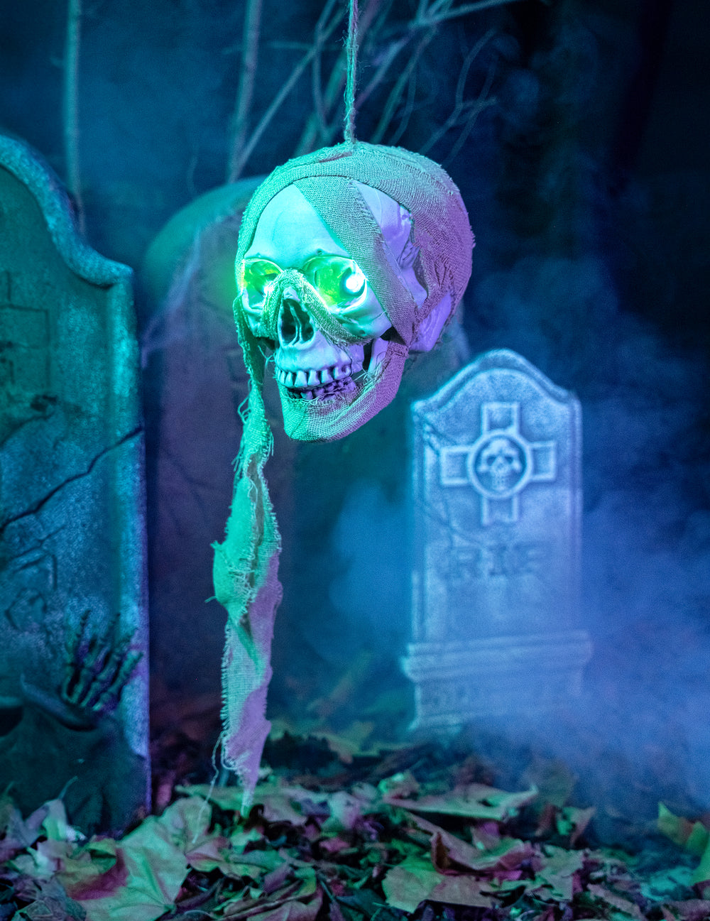 Effet lumineux des yeux verts de la décoration lumineuse tête de mort pirate à suspendre