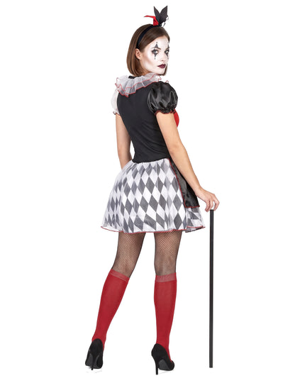 Piros és fekete harlequin jelmez nő