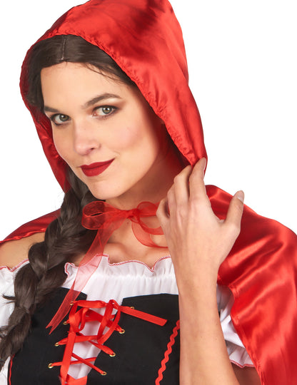 Közelkép a piroska jelmez kapucnijáról