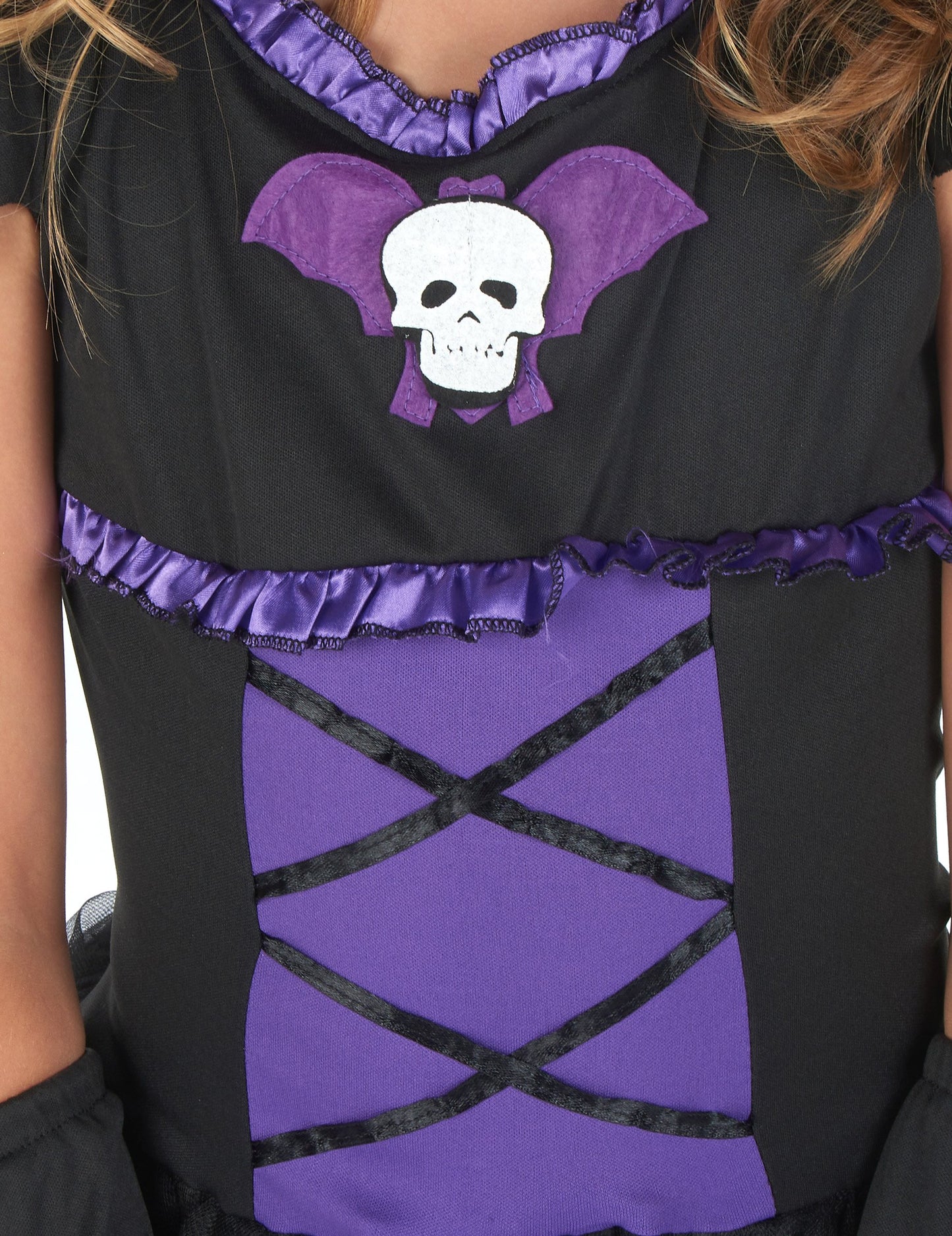 Fekete és lila lány álruhában