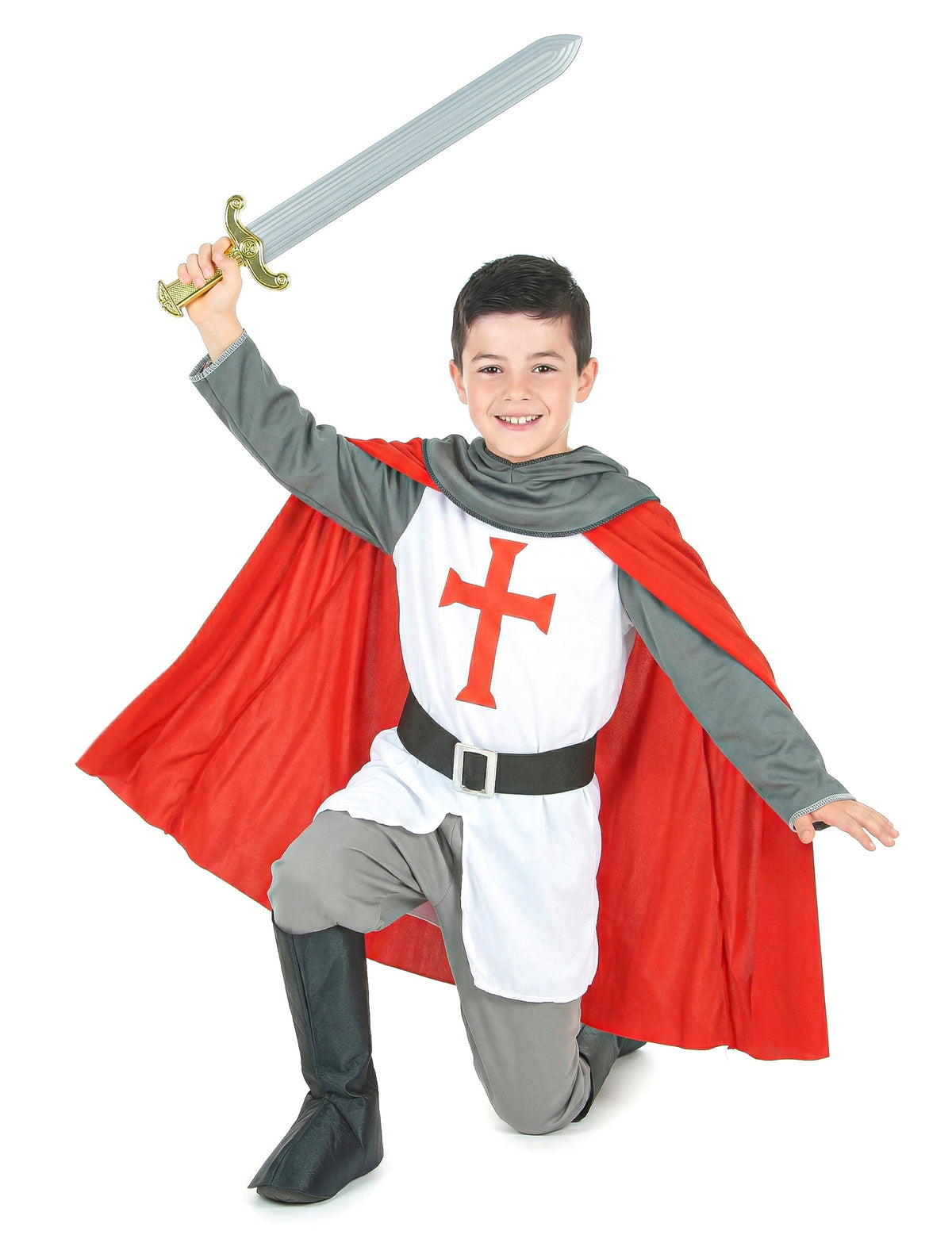 Pose avec épée levée du déguisement de chevalier croisé pour garçon