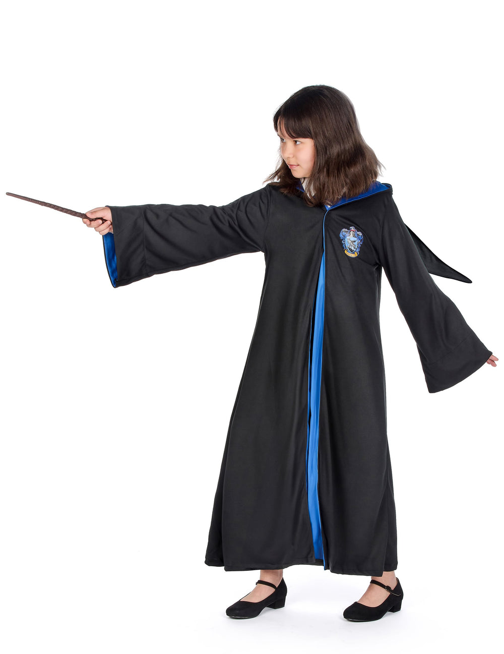 Vue de trois-quarts avec baguette du déguisement classique Serdaigle Harry Potter™