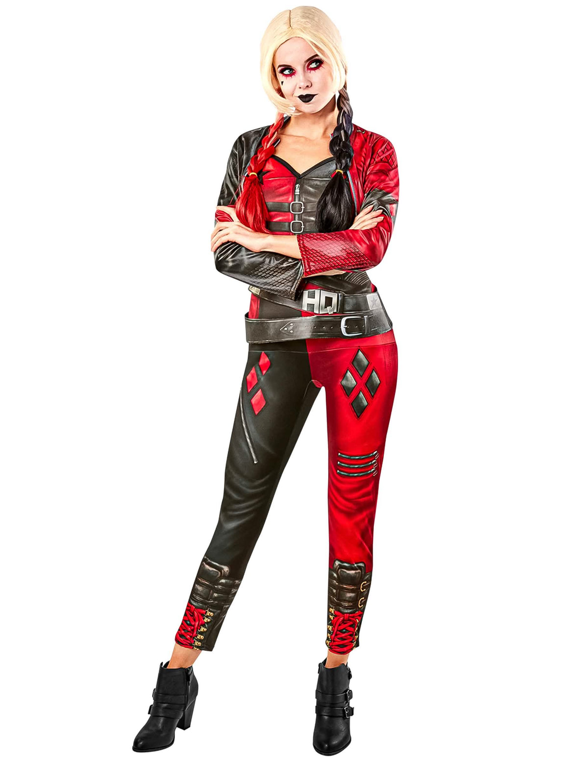 Szemből látható Harley Quinn Suicide squad 2 jelmezoverallja
