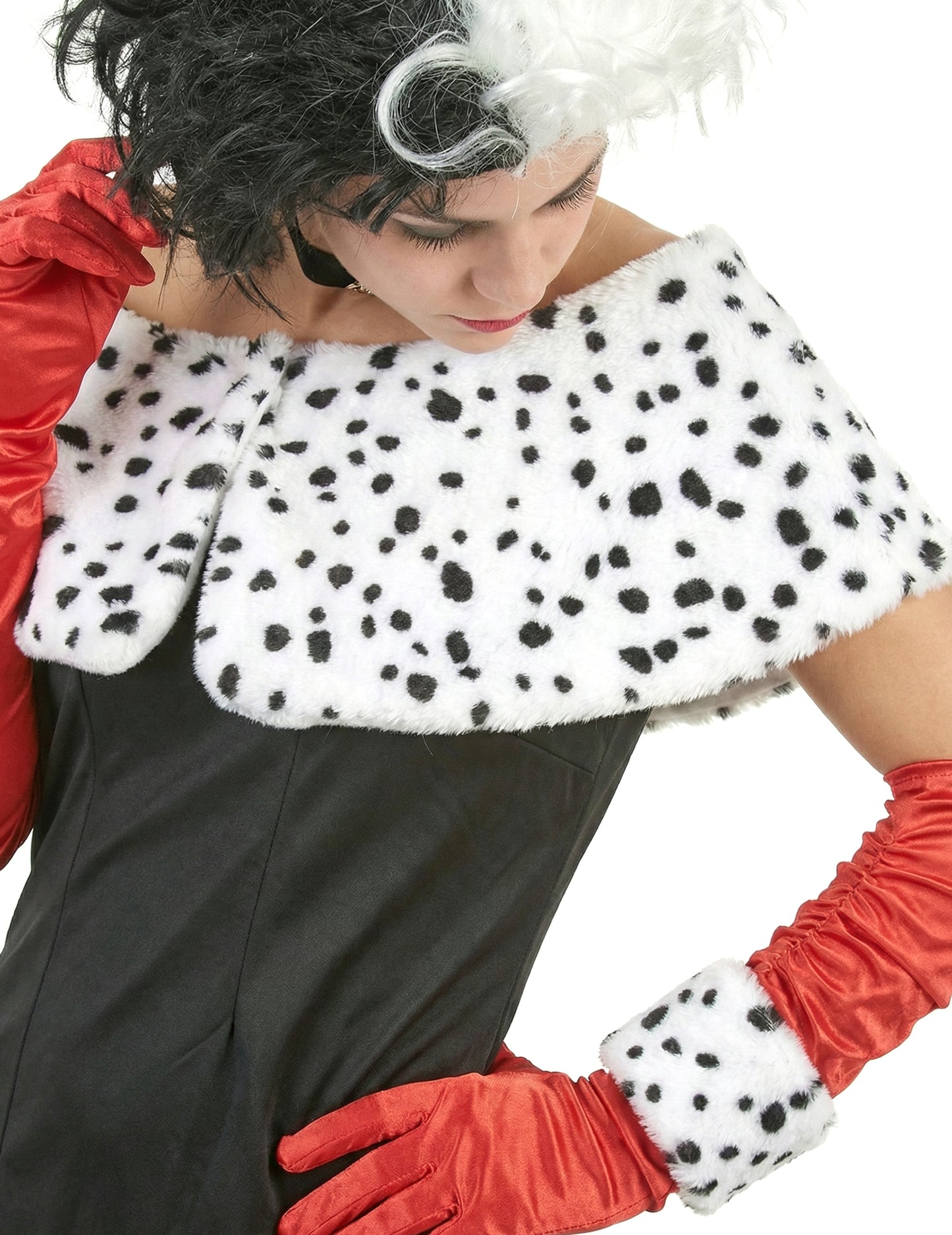 A szexi gonosz női jelmez pöttyös műszőrme gallérjának részlete