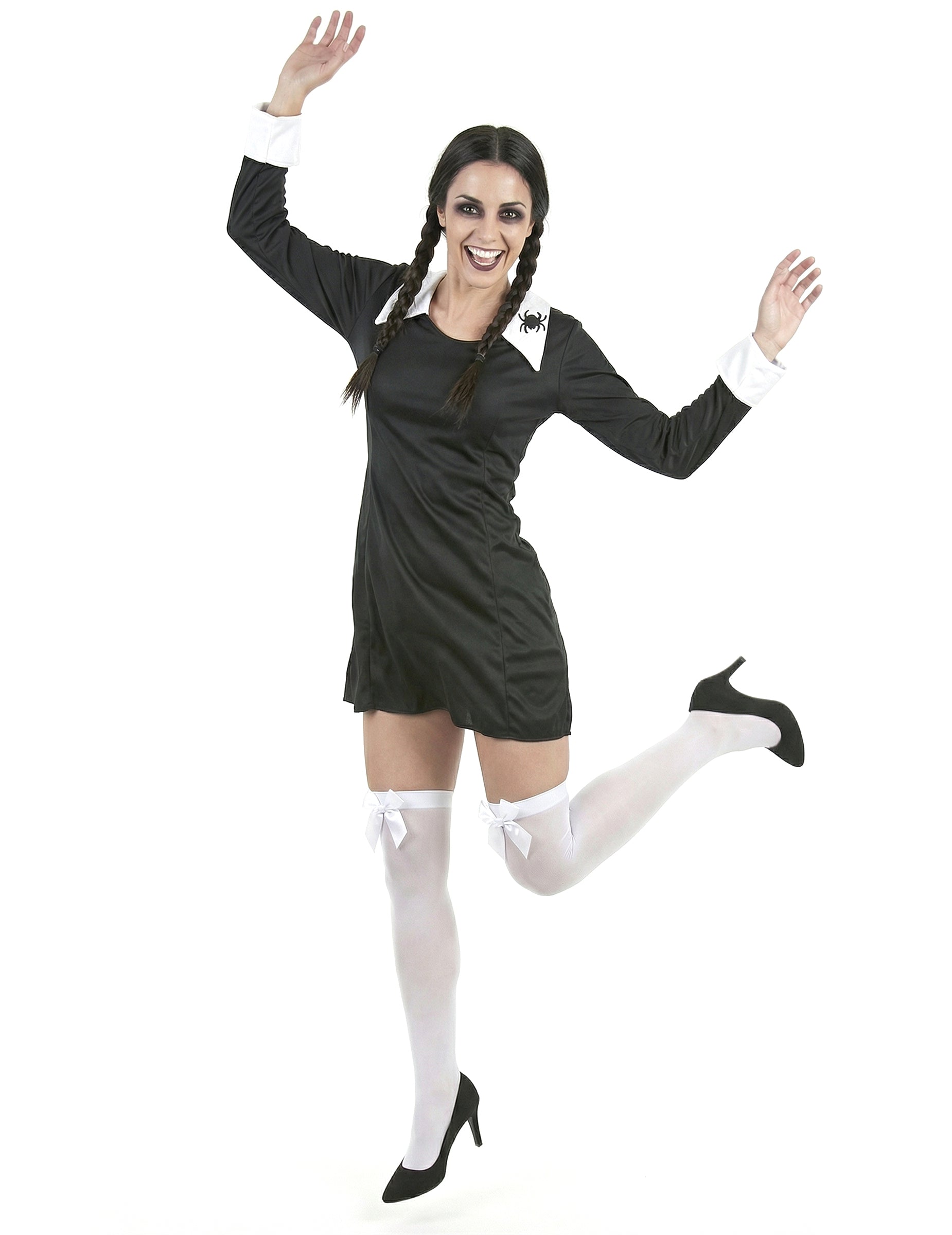 Elölnézet mozgásban az iskoláslány Halloween jelmezről