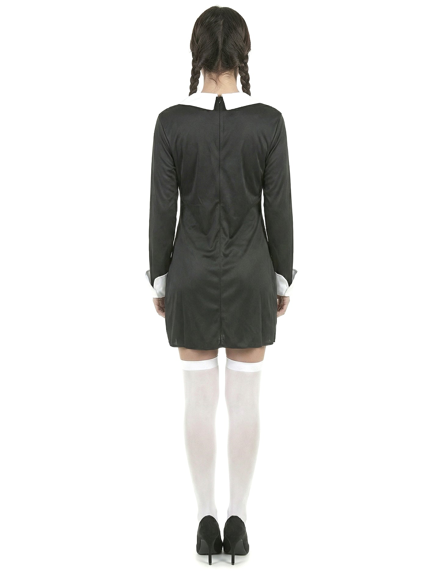 Hátulnézet az iskoláslány Halloween jelmezről