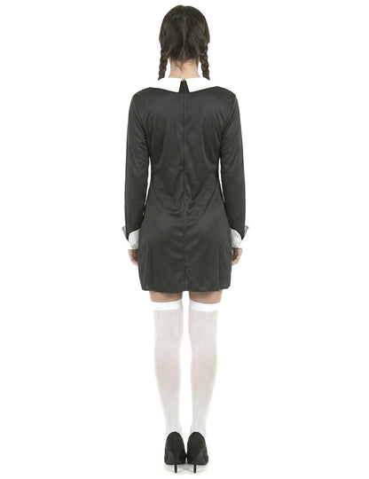 Hátulnézet az iskoláslány Halloween jelmezről