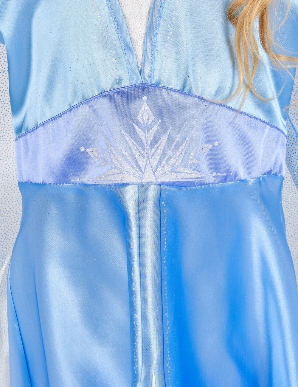 Détail du motif flocon à la taille du déguisement Elsa Reine des Neiges 2 classique