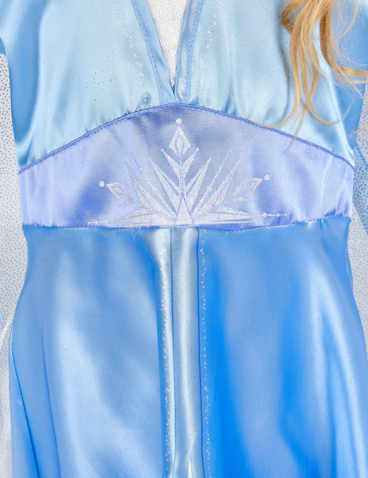 Détail du motif flocon à la taille du déguisement Elsa Reine des Neiges 2 classique