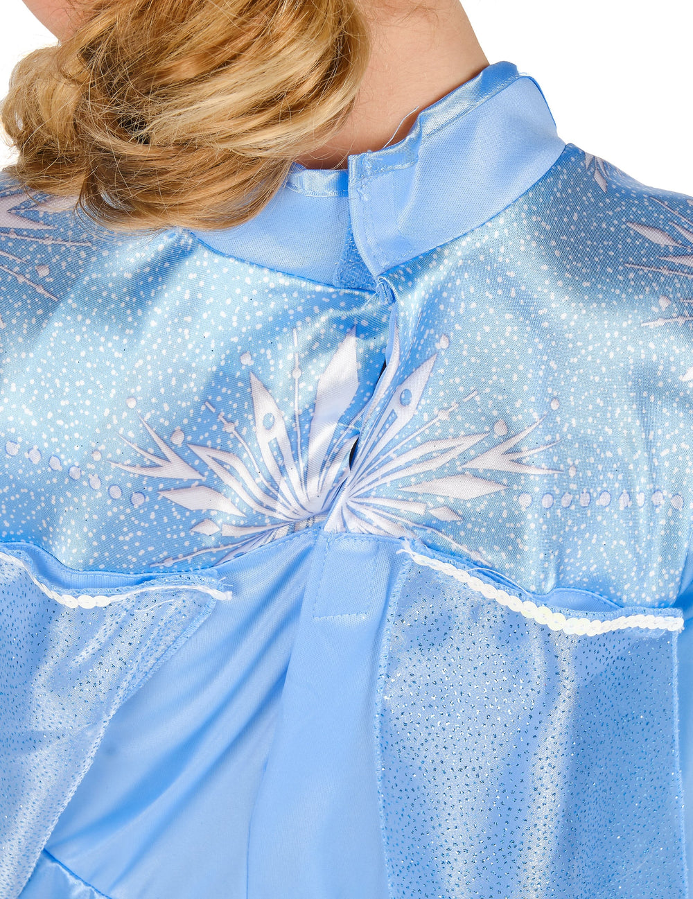 Détail du système d'attache au cou du déguisement Elsa Reine des Neiges 2 classique